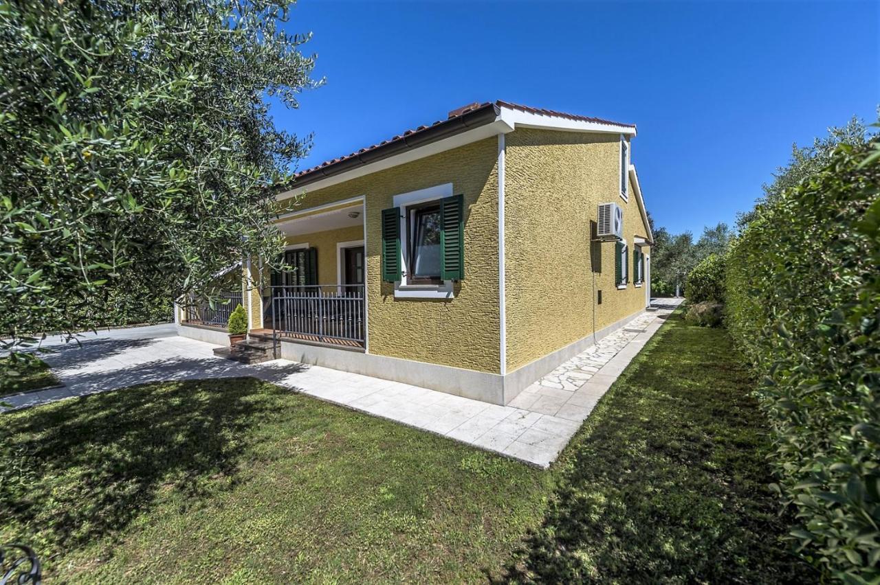 Spacious Three-Bedroom Villa Balun With Pool Poreč Buitenkant foto