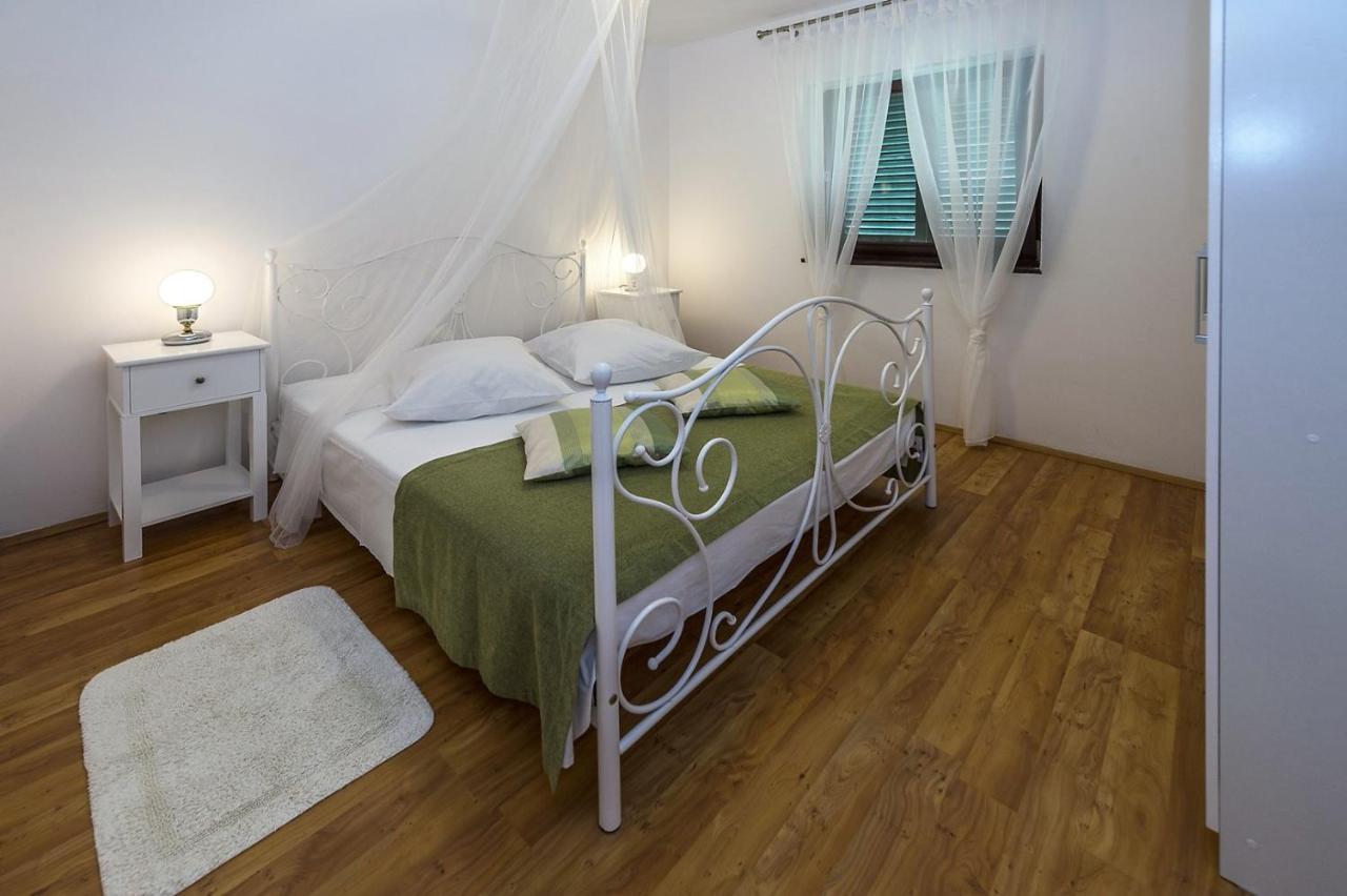 Spacious Three-Bedroom Villa Balun With Pool Poreč Buitenkant foto