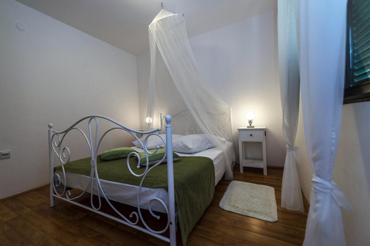 Spacious Three-Bedroom Villa Balun With Pool Poreč Buitenkant foto