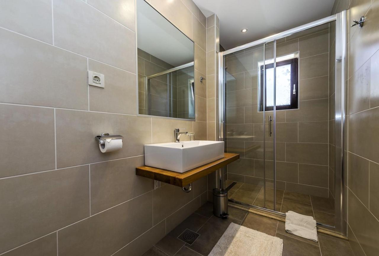 Spacious Three-Bedroom Villa Balun With Pool Poreč Buitenkant foto